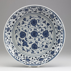 Cataloged as ‘possibly Ming,’ this 15-inch dish estimated conservatively at $10,000-$15,000 soared to $116,850. Image courtesy of Rago Arts & Auction Center.