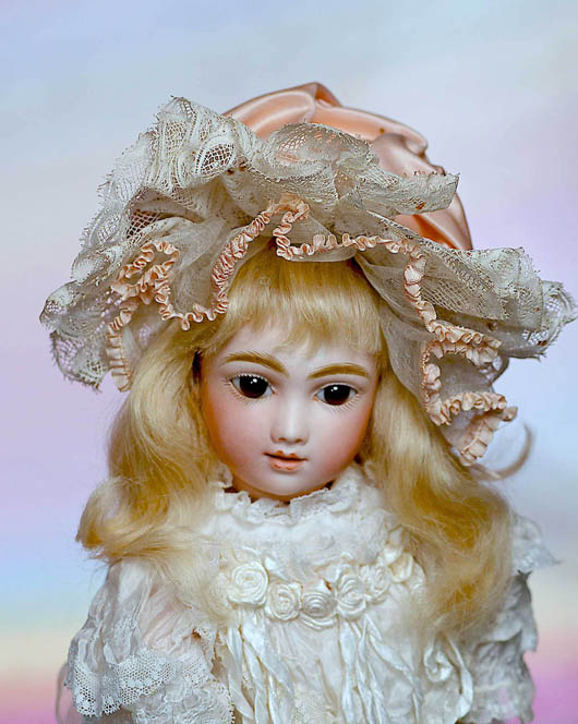 The A.T. French bisque bebe by Thullier is the star of Frasher’s ‘A Little Stardust’ doll auction. It carries an estimate of $27,000-$32,000. Image courtesy of Frasher’s Doll Auctions.