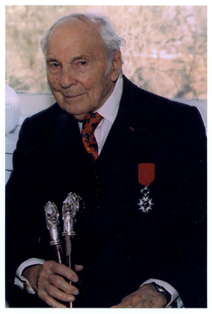 Frank Woodruff Buckles, last surviving U.S. veteran of World War I, age 106, during an interview at the US Library of Congress in 2007. On his jacket, Buckles wore his French Legion of Honor medal. United States Federal Government image.