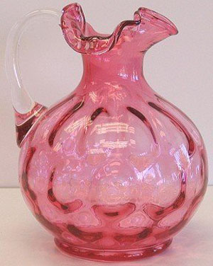 Fenton has been producing beautiful glass since 1905. Image courtesy LiveAuctioneers Archives and Premier Auction Center.