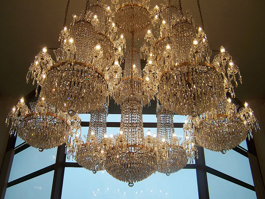 Waterford crystal chandelier. Image courtesy of Wikipedia.