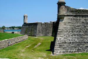 The north wall of the Castillo de San Marcos. Image by Victor Patel. This file is licensed under the Creative Commons Attribution-Share Alike 3.0 Unported license.