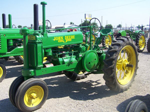 Detwiler Tractor Parts supplies many John Deere parts including steel spoke wheels like those mounted on this Model A tractor. Image courtesy of LiveAuctioneers Archive and Dennis Polk & Associates.