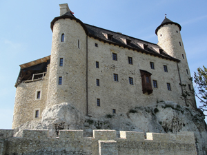 Reconstruction continues at the Bobolice castle, which King Casmir III the Great built in the 14th century. Image courtesy of Wikimedia Commons.
