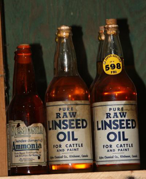 The use of linseed oil, both raw and boiled, as a wood finish has declined because it dries slowly and darkens over time. Image courtesy of LiveAuctioneers Archive and BK Super Auction Event.