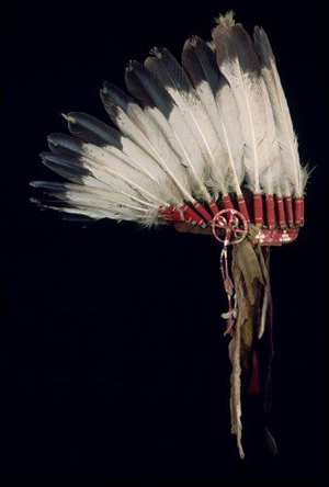 Sioux chief Red Cloud’s war bonnet is one of millions of images that will be made available by Yale University. Image copyright Yale Peabody Museum of Natural History.
