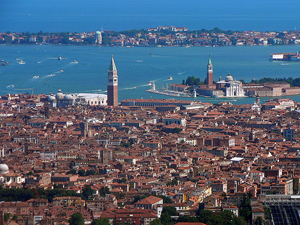 Aerial view of Venice, photo by Oliver-Bonjoch, licensed under the Creative Commons Attribution-Share Alike 3.0 Unported license.