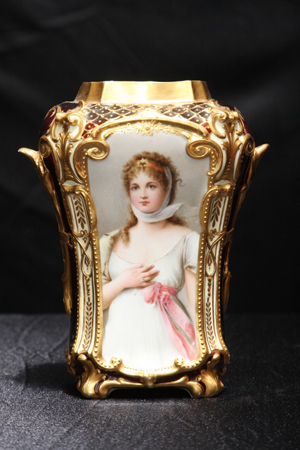 Gorgeous Royal Vienna portrait vase, one of many Royal Vienna and Dresden pieces to be sold. Image courtesy of Kennedy’s Auction Service.