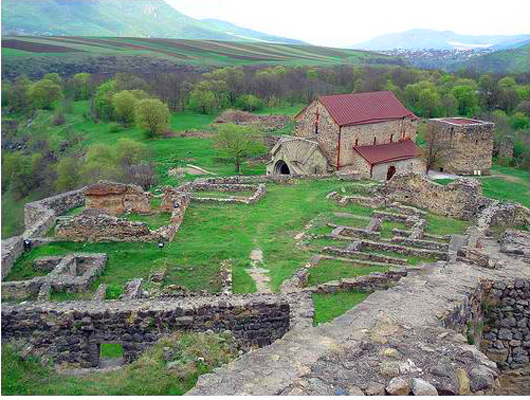 Ruins of the castle and Medieval Church in the vllage of Dmanisi in the Kvemo Kartli region of Georgia (USSR). Image courtesy of Geographyfanatic, licensed under the Creative Commons Attribution-Share Alike 3.0 Unported license.