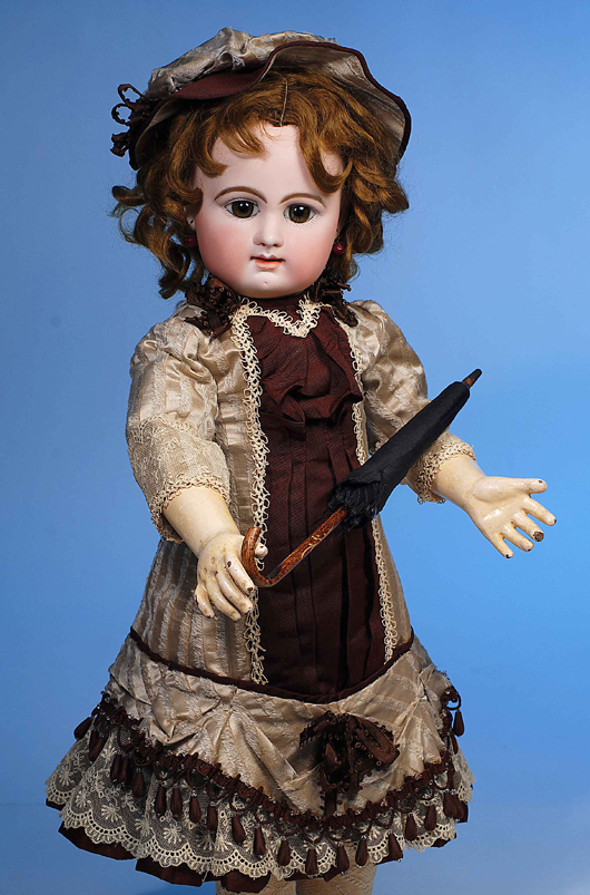 An especially choice 24-inch bebe by Rabery & Delphieu with desirable beauty of complexion enhanced by deep-sculpted features, superb wig and costume. Estimate: $4,000-$5,000. Image courtesy of Frasher’s Doll Auction.