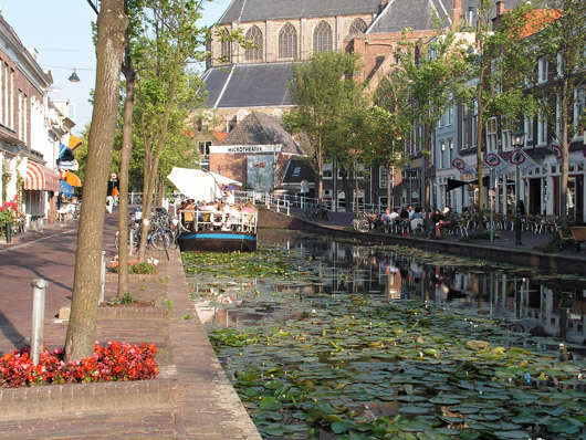 Typical view from the center of Delft, with its pedestrian walkways and canal-side cafes. Photo by Jens Buurgaard Nielsen, licensed under the Creative Commons Attribution-Share Alike 3.0 Unported license.