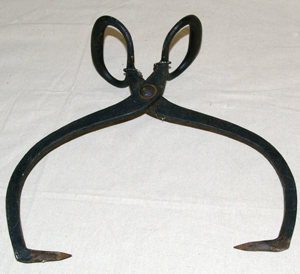 Primitive tongs made of iron were used to handle cut blocks of ice. Image courtesy of LiveAuctioneers Archive and Burley Auction Group.