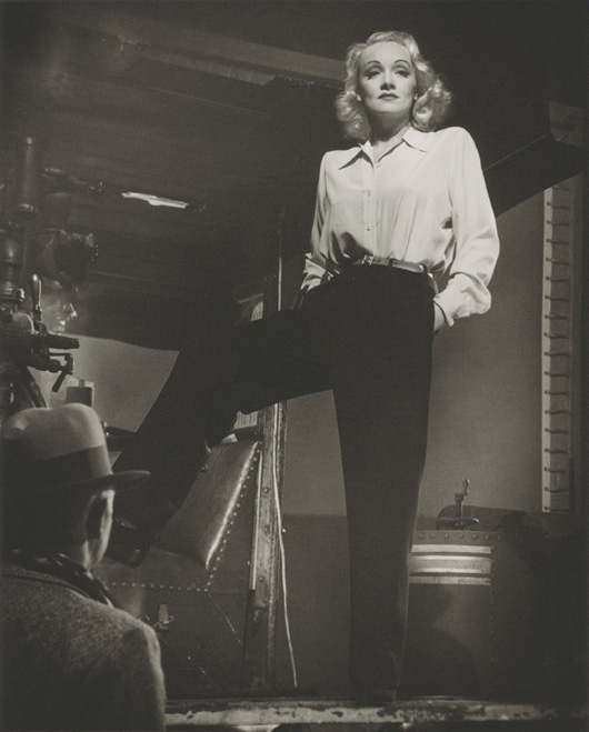  Marlene Dietrich on the set of Manpower, 1941 by Laszlo Willinger © John Kobal Foundation, 2011