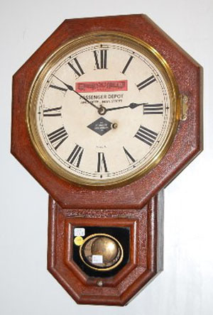 This Seth Thomas eight-day clock has a 12-inch face marked ‘Fort Dodge-Des Moines and Southern R.R. Co.’ in a red banner, with ‘Passenger Depot-Ames Hotel, Main Street’ in black. Image courtesy of LiveAuctioneers Archive and Tom Harris Auctions.