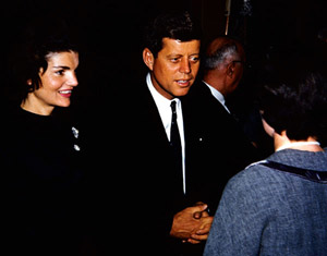 Jacqueline Kennedy with husband Sen. John F. Kennedy on the presidential campaign trail in 1960. Photo copyright Jeff Dean, courtesy of Wikipedia Commons.