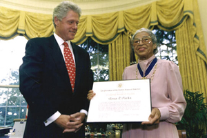 President Bill Clinton presented Rosa Parks with an award at the White House. Image courtesy of Wikimedia Commons.