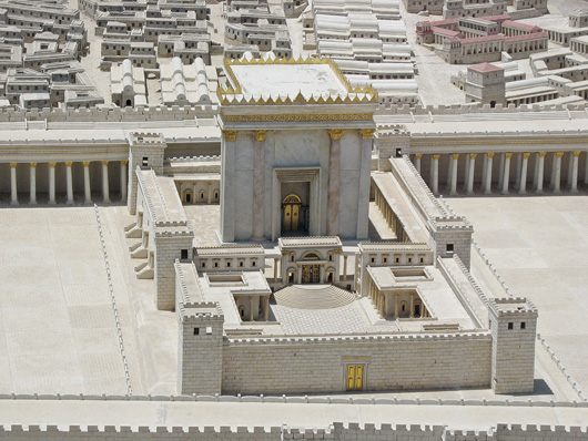 The tiny gold bell was apparently lost near Jerusalem’s Second Temple, depicted here in a scale model. Image by Ariely. This file is licensed under the Creative Commons Attribution 3.0 Unported license.