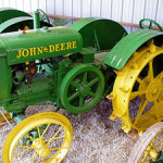 The Deere Model D, produced from 1923 to 1953, boasts the longest production span of all the two-cylinder John Deere tractors. Over 160,000 were made. This one was manufactured prior to 1926. This file is licensed under the Creative Commons Attribution-Share Alike 3.0 Unported license. Attribution: Artiez at the English language Wikipedia.
