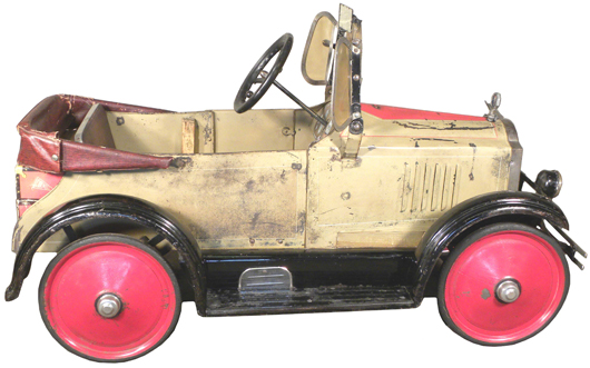 1926 Packard 6 pedal car in all-original condition, estimate:$12,000-$15,000. Image courtesy of Showtime Auctions.