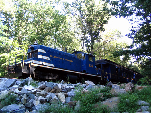 The Wilmington & Western’s 114 diesel-electric switcher locomotive is similar to the one that is being restored. Image courtesy of Wikimedia Commons.