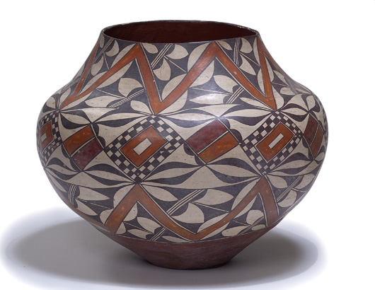 A late 19th century Acoma polychrome water jar, decorated with split leaves and geometric patterns, brought $8050 in a September 2004 auction. Courtesy Cowan’s Auctions.