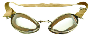 The crack evident in the left lens is a ‘souvenir’ from Earhart’s first crash while learning to fly with instructor Neta Snook. These goggles with case are estimated at $20,000 to $40,000. Image courtesy of Clars Auction Gallery.