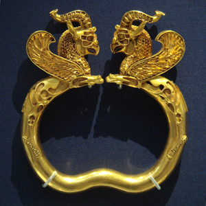 A gold bracelet from the Oxus Treasure in the British Museum. Image courtesy of Wikimedia Commons.