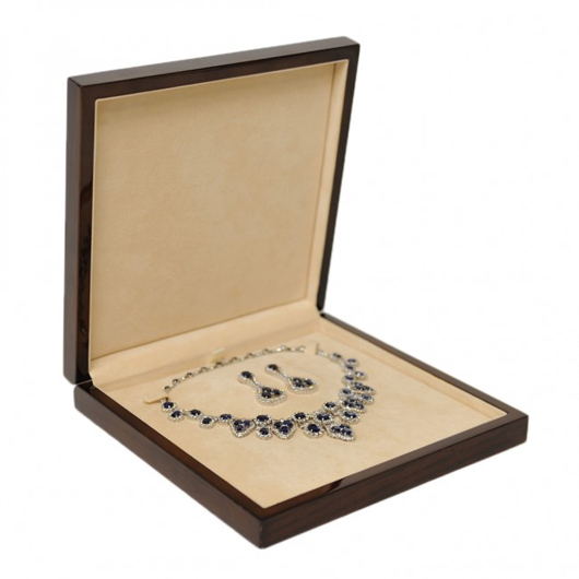 Sapphire and diamond necklace. Estimate: $65,000-$85,000. Image courtesy of Morton Kuehnert Auctioneers & Appraisers.