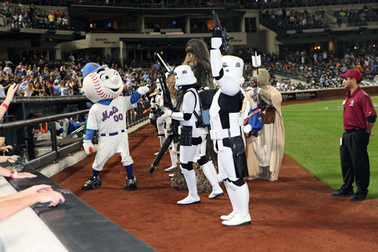 Mr. Met, Chewbacca, a Tusken Raider and a couple of Stormtroopers launching T-shirts into the stands. Image courtesy of Tiffany Mamone, Auction Central News. 