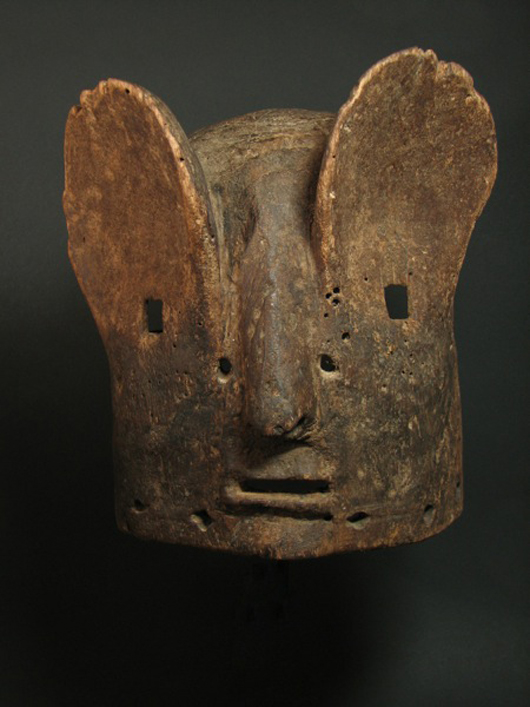 Brian Reeves will be offering this Tanzanian mask, priced at £3,400 ($5,375).