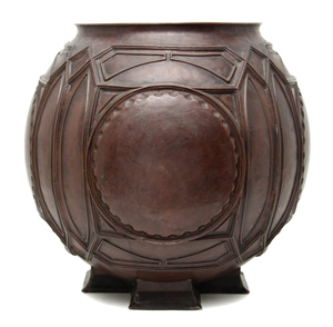 Leslie Hindman auctions Frank Lloyd Wright urn for record $772K
