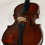A professional Camillo Mandelli di Calco violin from a Florida estate quickly made $15,600. Image courtesy of Roland Auctions.