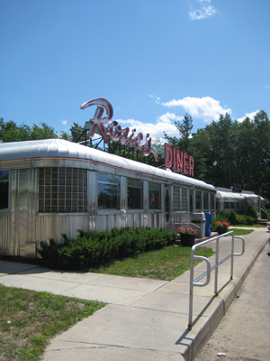 Rosie's Diner near Rockford, Mich., has closed. Image courtesy of Wikimedia Commons.