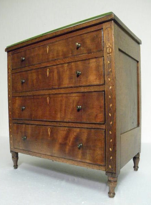 The original pulls are on this circa 1840 Federal miniature inlaid chest of drawers, which measures 20 inches tall, 18 3/4 inches wide and 10 3/4 inches deep. Estimate: $800-$1,200. Image courtesy of Auctions Neapolitan.