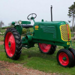 An Oliver 60 Row Crop tractor built in 1944. Bob Lassaline image, courtesy of Wikimedia Commons.
