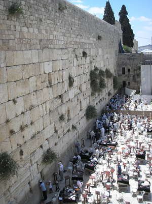 The Western Wall in the Old City of Jerusalem. Image by Deror avi, courtesy of Wikimedia Commons.