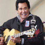 Wayne Newton performing at a USO show in 2005. Image courtesy of Wikimedia Commons.