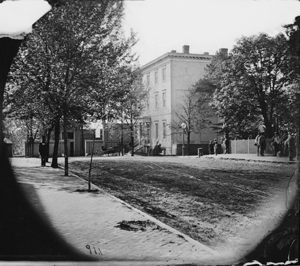The White House of the Confederacy, 1201 E. Clay St. in Richmond, Va., as it appeared at the close of the war in April 1865. Image courtesy of Wikimedia Commons.