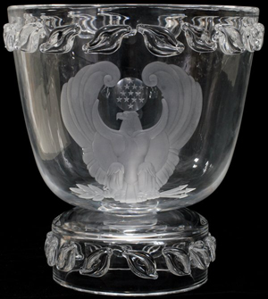 Steuben Glass engraved 'Eagle and Globe' crystal bowl, 10 3/4 inches high, engraved by Donald Pollard, design by Sidney Waugh, in a presentation box. Image courtesy of LiveAuctioneers Archive and DuMouchelles.