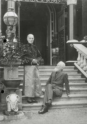 Sir Robert Ho Tung (left) and George Bernard Shaw in Hong Kong in 1933. Image courtesy of Wikimedia Commons.