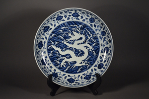 Fifteenth-century Xuande Period porcelain charger achieved an astounding $241,500. Image courtesy of 888 Auctions.