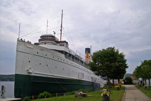 The S.S. Keewatin, an Edwardian-era passenger ship, had the capacity to carry 288 passengers around the Great Lakes in complete luxury. Image courtesy of Wikimedia Commons.