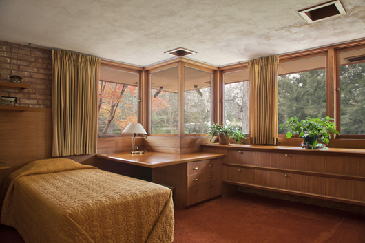 The Kenneth Rockford House designed by Frank Lloyd Wright. Image courtesy of Wright, Chicago.