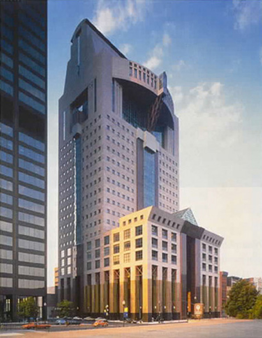  The Humana Building in Louisville, Ky., designed by architect Michael Graves, is a well-known example of postmodern architecture. It was completed in 1985. Image courtesy of Wikimedia Commons.