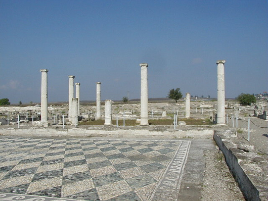 Ruins at Pella, where thousands of ancient gold coins were found in 2003. Image by Brian Donovan, courtesy of Wikimedia Commons.