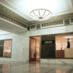 The elegant entrance to Hong Kong Auction Gallery at the Lefcourt Colonial Building, 295 Madison Ave., in New York City. Image courtesy of Hong Kong Auction Gallery.