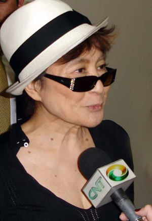 Yoko Ono at the Museum of Contemporary Art, University of São Paulo, Brazil, in March 2010. Photo by Marcela Cataldi Cipolla. This file is licensed under the Creative Commons Attribution 3.0 Unported license.