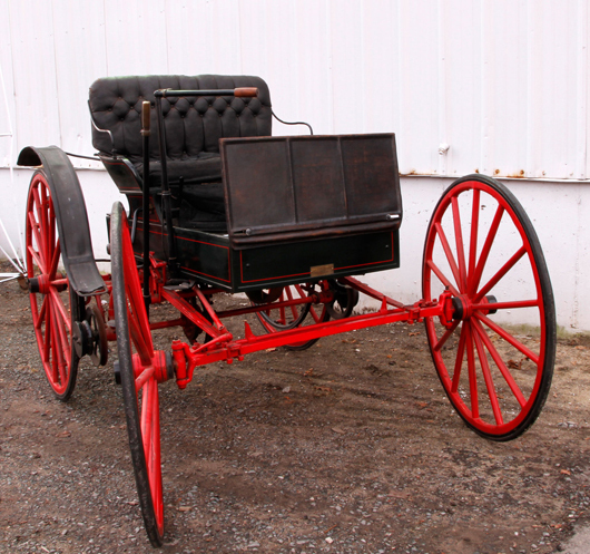 The 1906 Holsman Model 7, a two-cylinder highwheeler horseless carriage, sold for $23,400 to a buyer from Australia. Image courtesy of Kaminski Auctions.