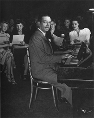 Cole Porter at the piano. Image courtesy of Leslie Hindman Auctioneers.