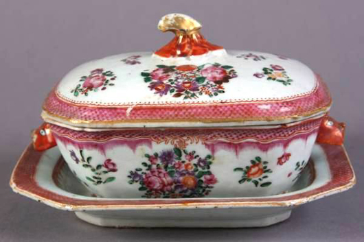 Export porcelain tureen on stand, Chinese, late 18th or early 19th century. Estimate $1,300-$1,500. Image courtesy of Stefek's Auctioneers & Appraisers.
